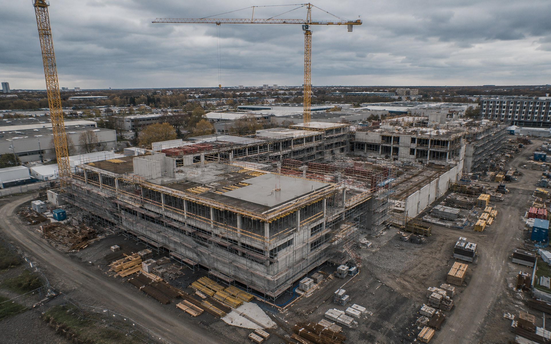 Baustelle mit sichtbarem Baufortschritt aus der Luft im Ruhrgebiet